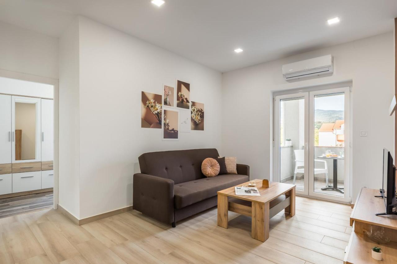 Apartments Villa Salona Sky ภายนอก รูปภาพ