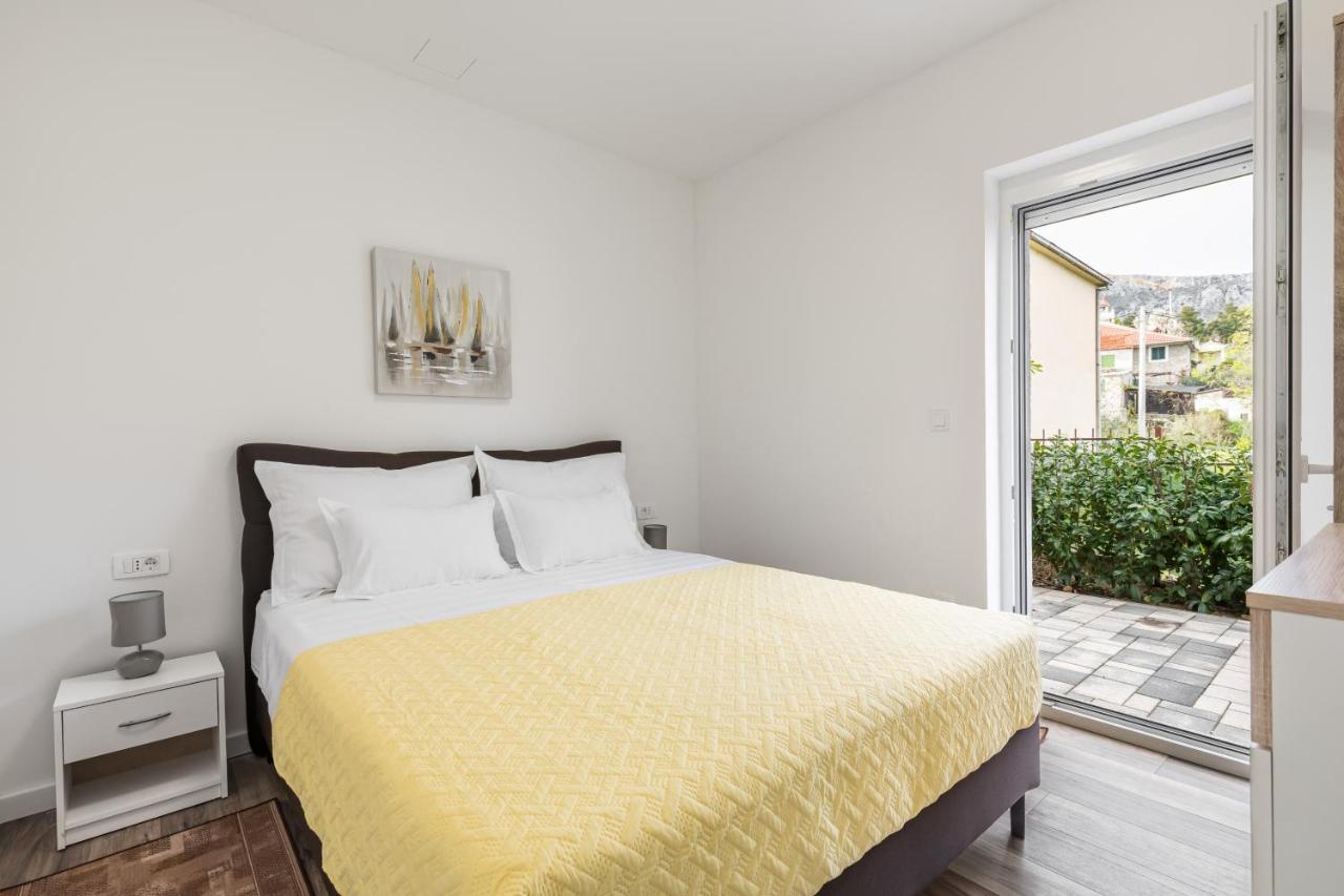 Apartments Villa Salona Sky ภายนอก รูปภาพ