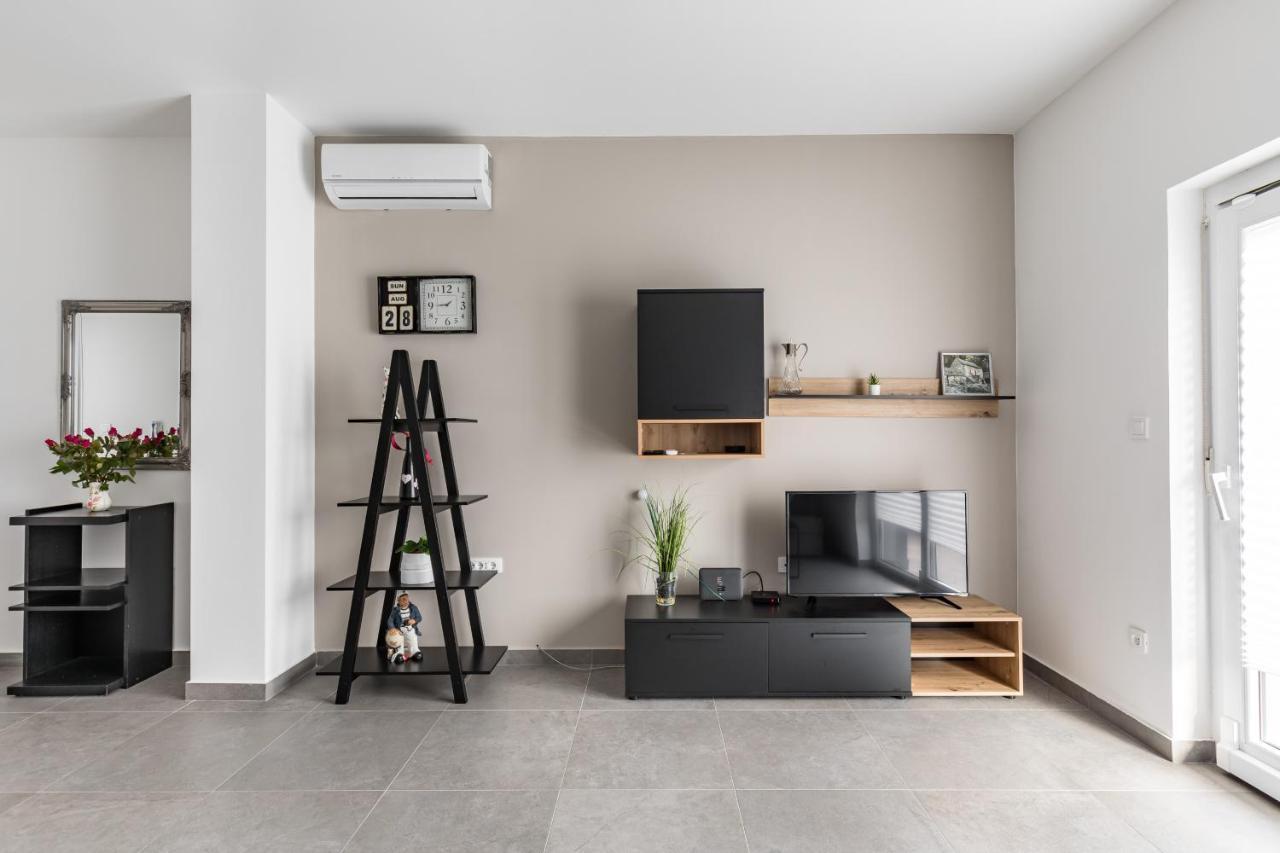 Apartments Villa Salona Sky ภายนอก รูปภาพ