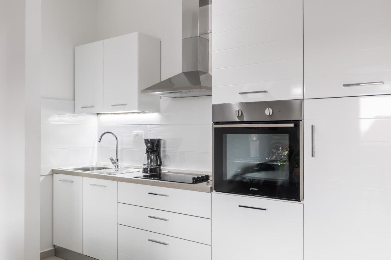 Apartments Villa Salona Sky ภายนอก รูปภาพ